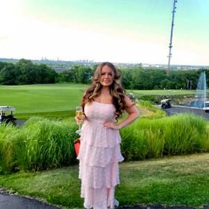 Meet your Posher, Hannah beth